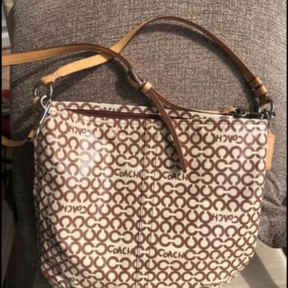 Coach hobo bag. Excellent like new condition. Has both long and short straps. - Picture 1 of 2